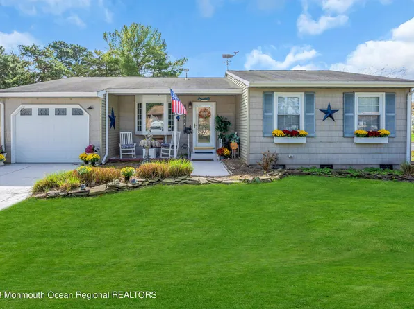 28 Hummingbird Lane, Manchester, NJ 08759