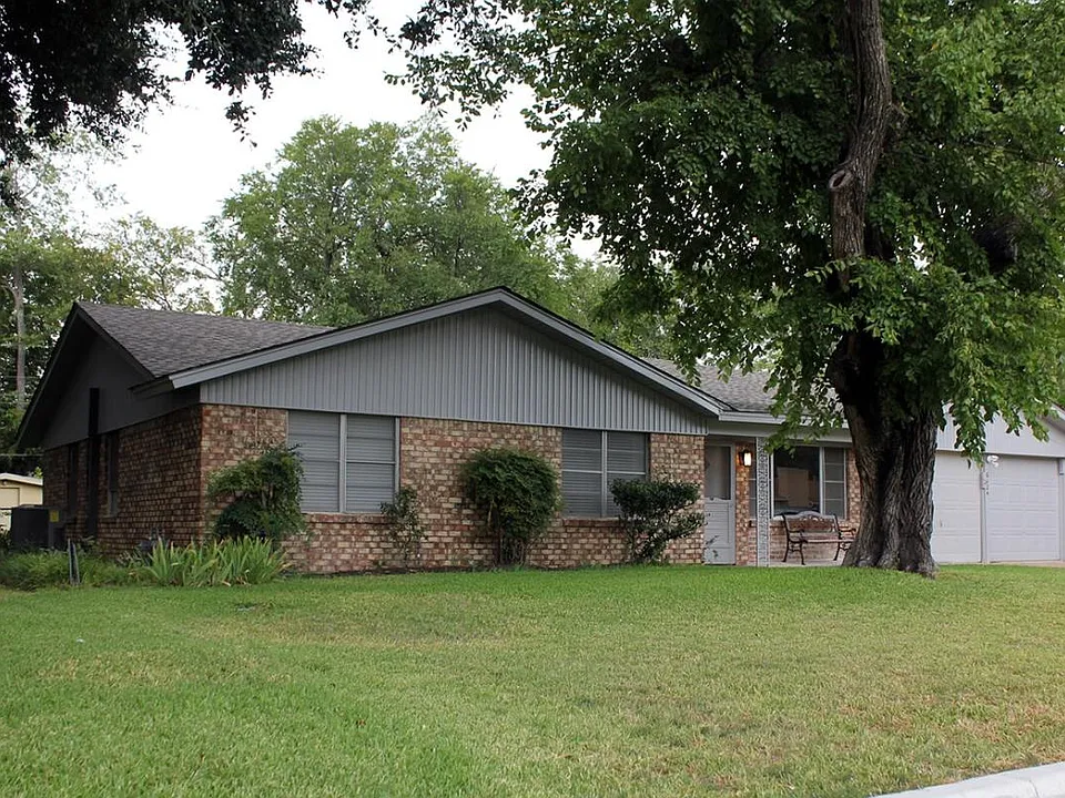 6124 Wheaton Dr