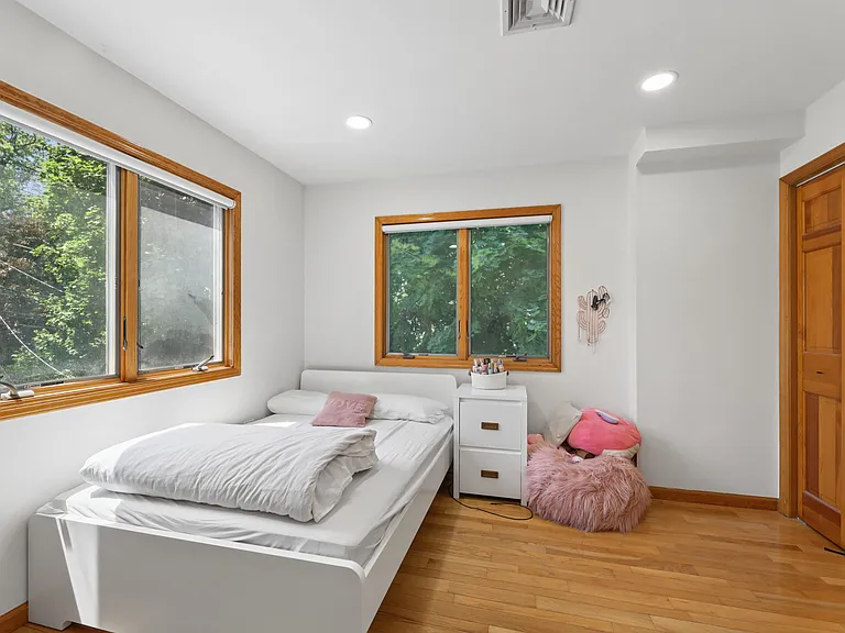 107 E Madison Ave — Photo 10
