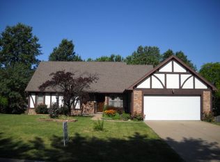 510 Tanglewood Dr, Saint Joseph, MO 64506