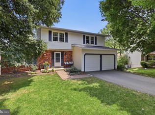 9825 Wolcott Dr, Burke, VA 22015