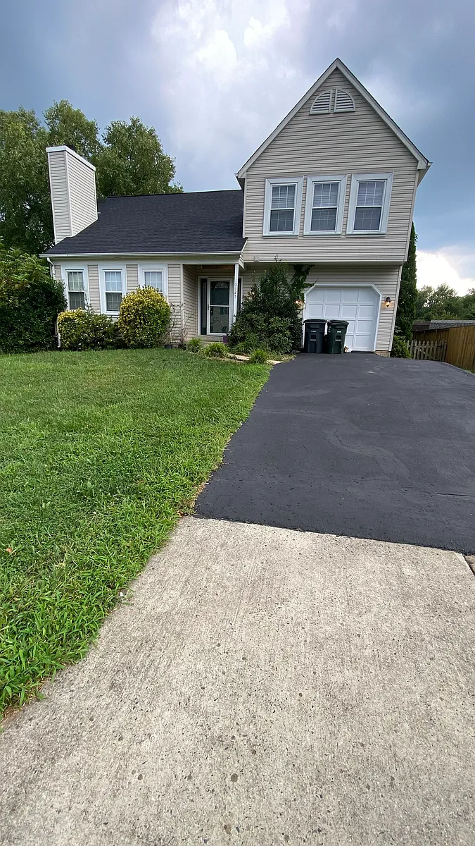Photo 1 of 13 - 15125 Bernadette Ct - Chantilly, VA Primary Photo - 15125 Bernadette Ct