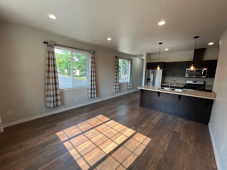 63159 NE De Haviland St — Photo 2