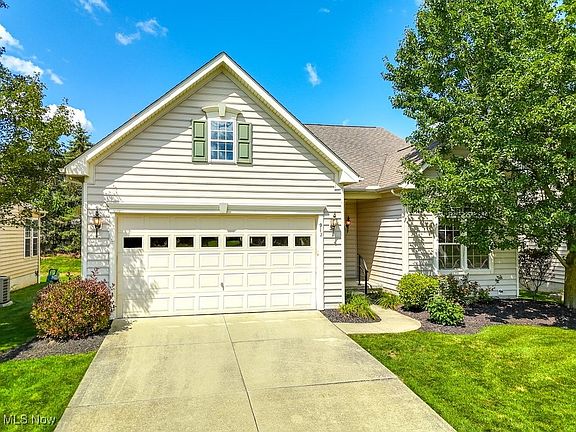 2nd image of 912 Highridge Ln