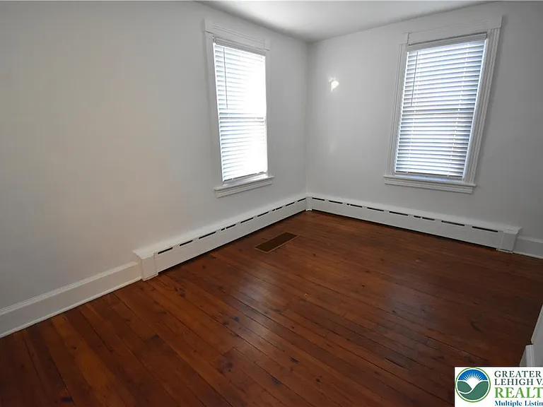 204 N 9th St — Photo 20