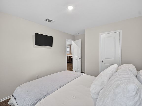 5th image of 2127 Ocelot St