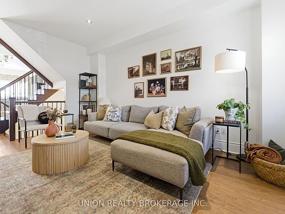 2nd image of 293 Kingston Rd