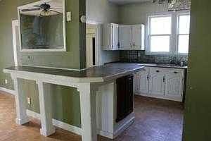 Kitchen and eating bar