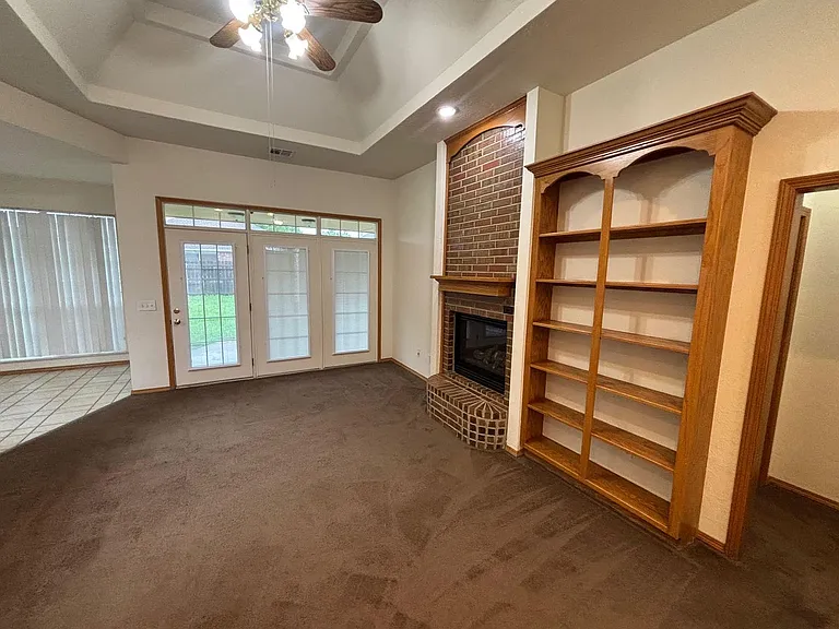 2207 N Burdick St — Photo 15