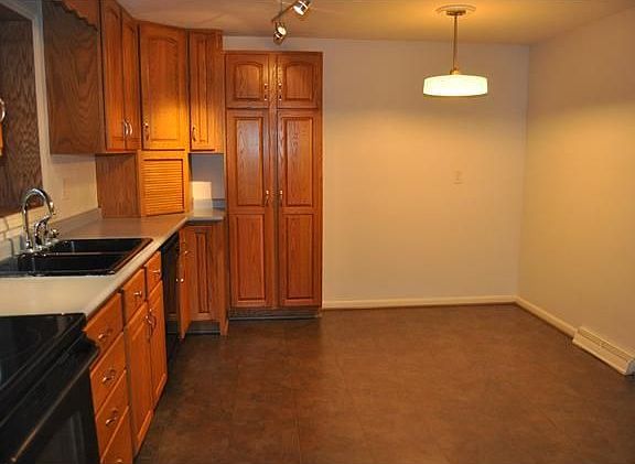 Kitchen: Eat in kitchen with great lighting and ample space!