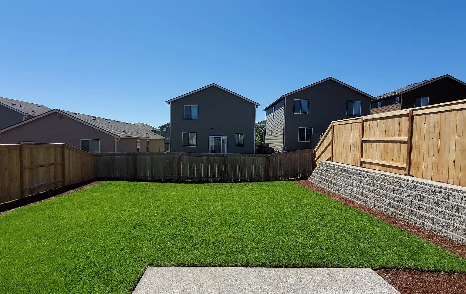 3 bed, 1350 sqft, $2,650 — Photo 2