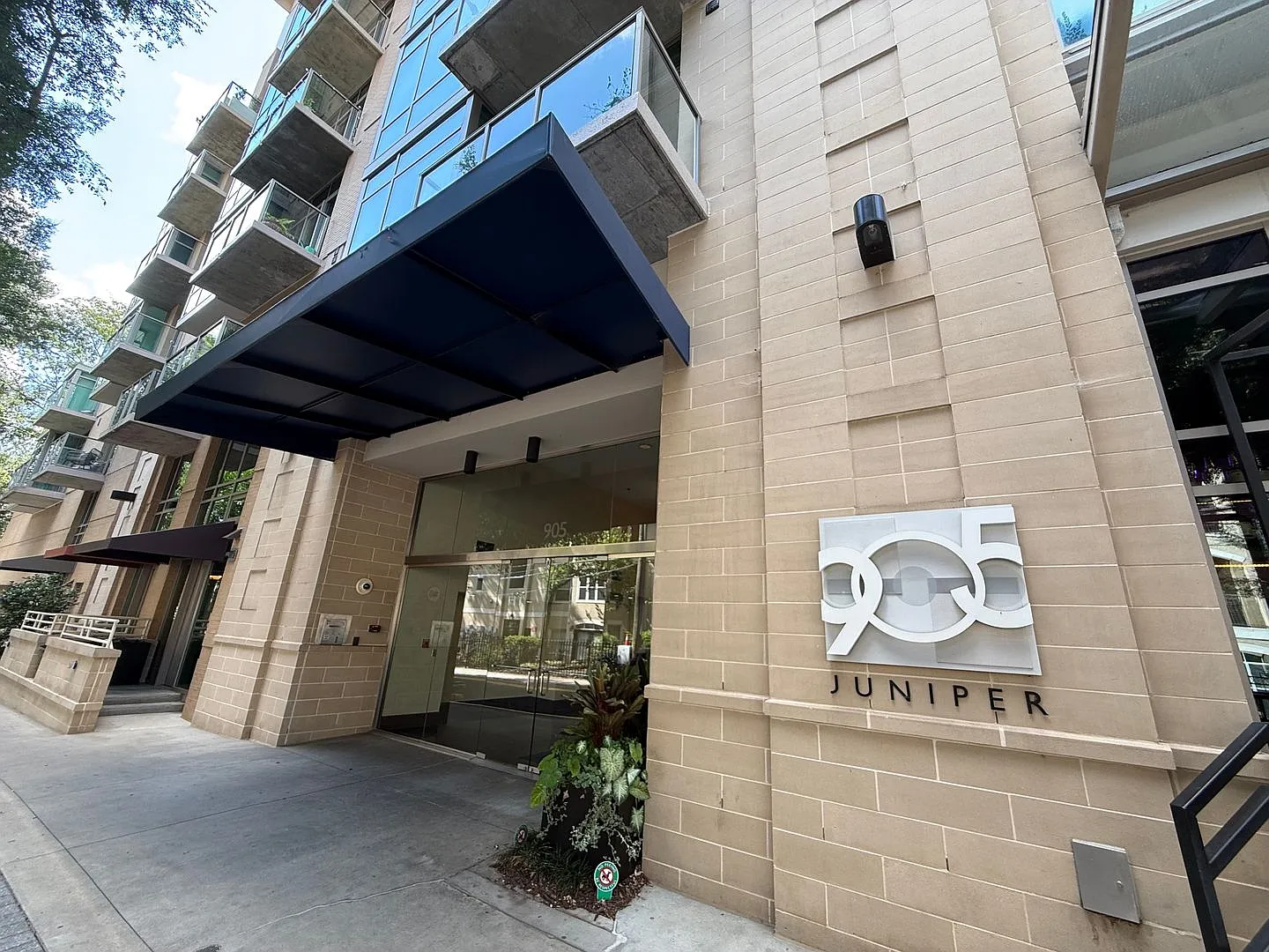 Luxury Midtown 1 Bedroom Condo, Polished Concrete Floors, City Views! — Photo 1