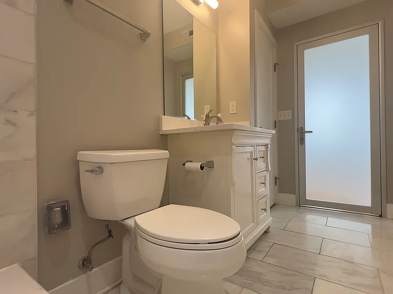 1209 G St SE #8 — Photo 28