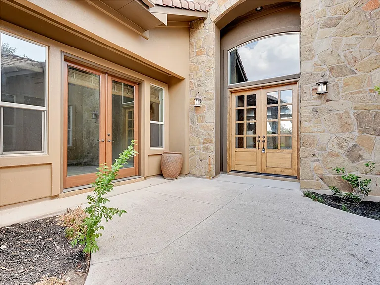 3001 Noack Dr — Photo 2