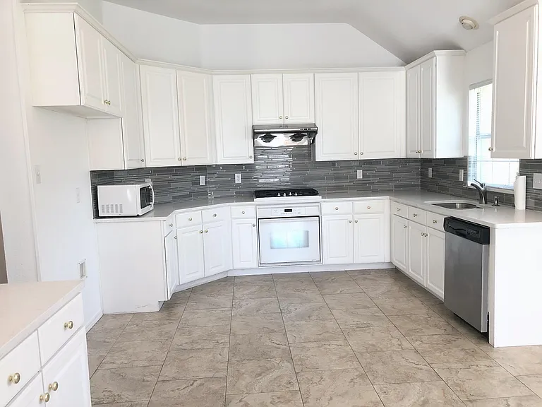9113 Couples Dr — Photo 10