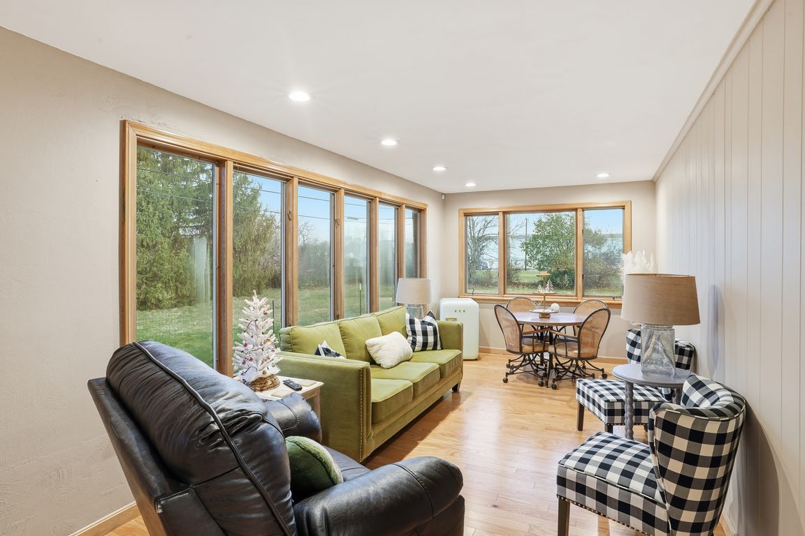 next background image