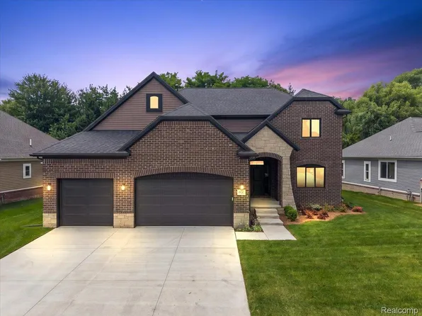 49241 London Bridge Dr, Macomb, MI 48042