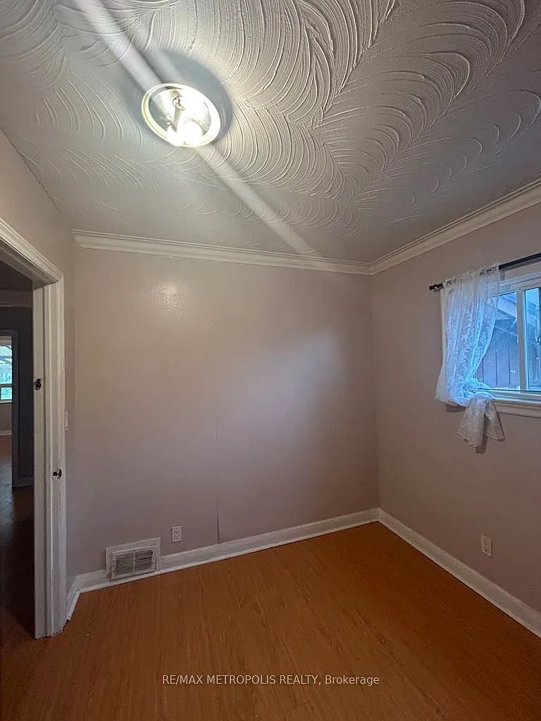 3 bed, $750 — Photo 2
