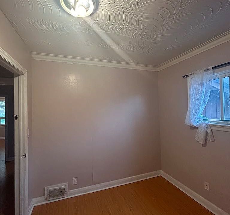 2nd image of 1837 Victoria Park Ave