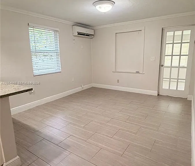 250 SW 7th St — Photo 15