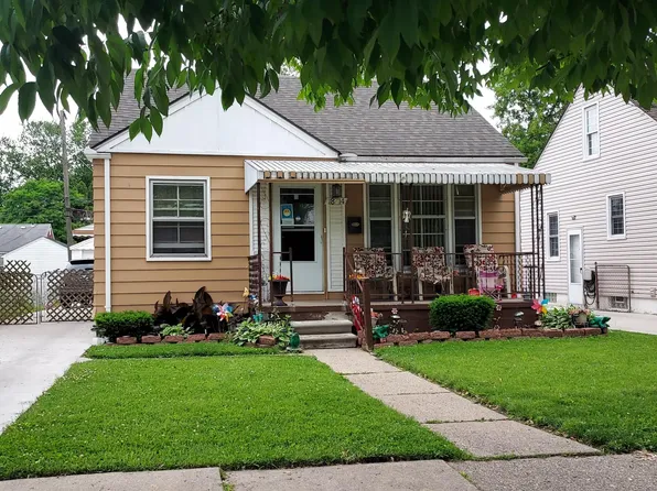 18714 Woodside St, Harper Woods, MI 48225