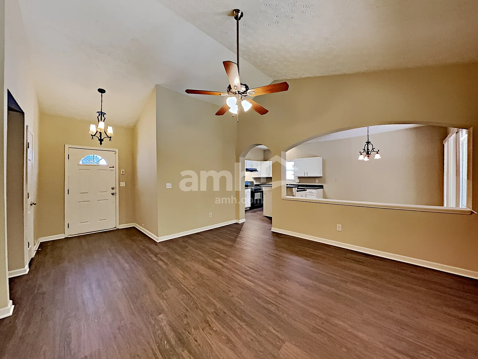 3 bed, 2.0 bath, 1298 sqft, $2,105 — Photo 3