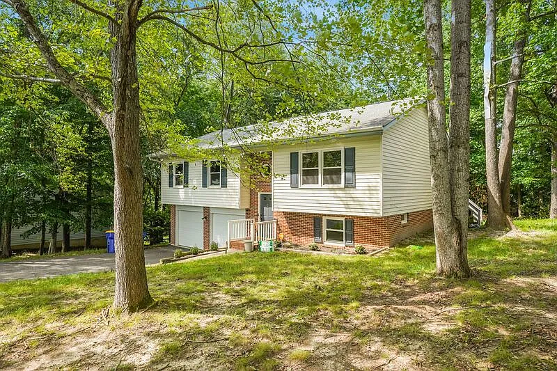 3 bed, 2.5 bath, 1792 sqft — Photo 2