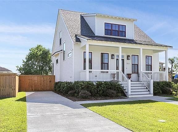 Front Exterior (Long driveway for lots of off street parking)