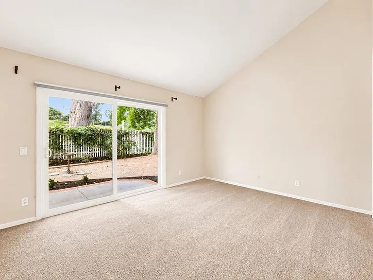 726 Santa Rufina Dr — Photo 19