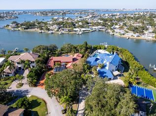 2268 Kings Point Dr, Largo, FL 33774