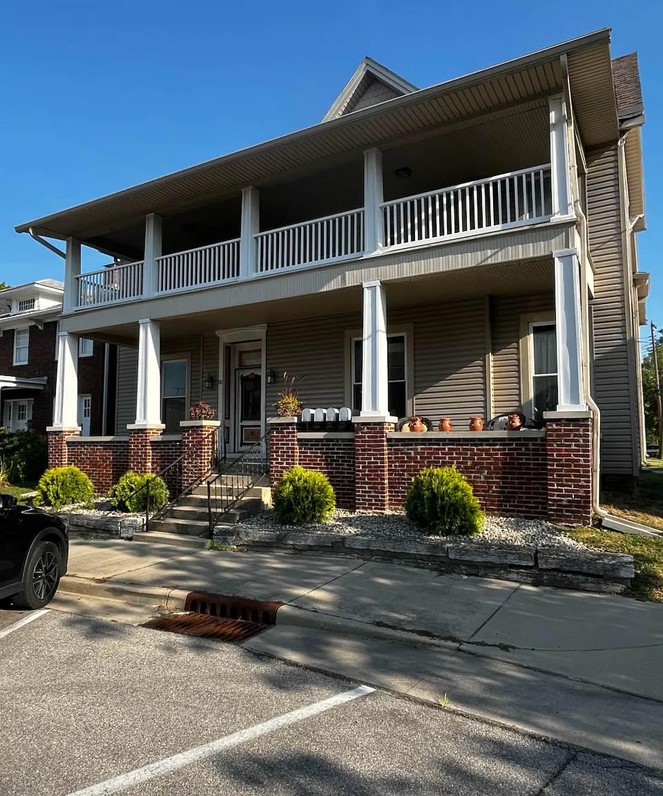 2 bed, 808 sqft, $1,275 — Photo 1