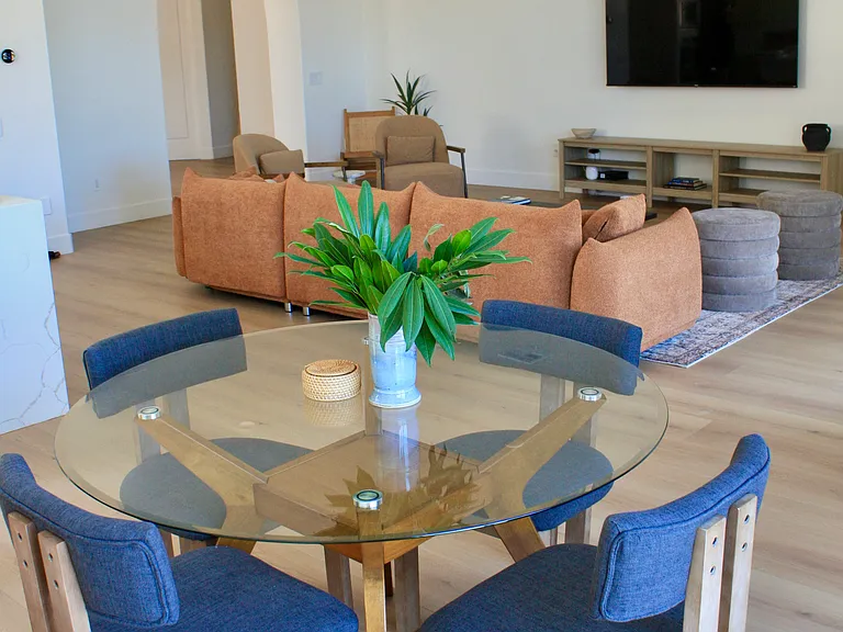 Breakfast Nook/Living Room