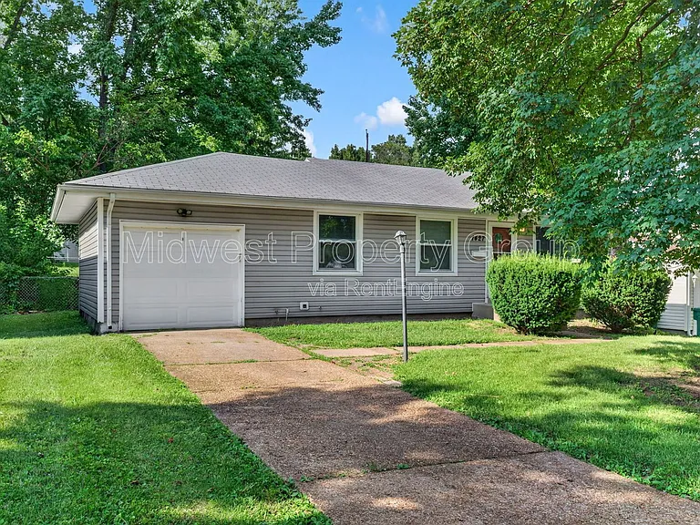 1427 Attica Dr — Photo 1