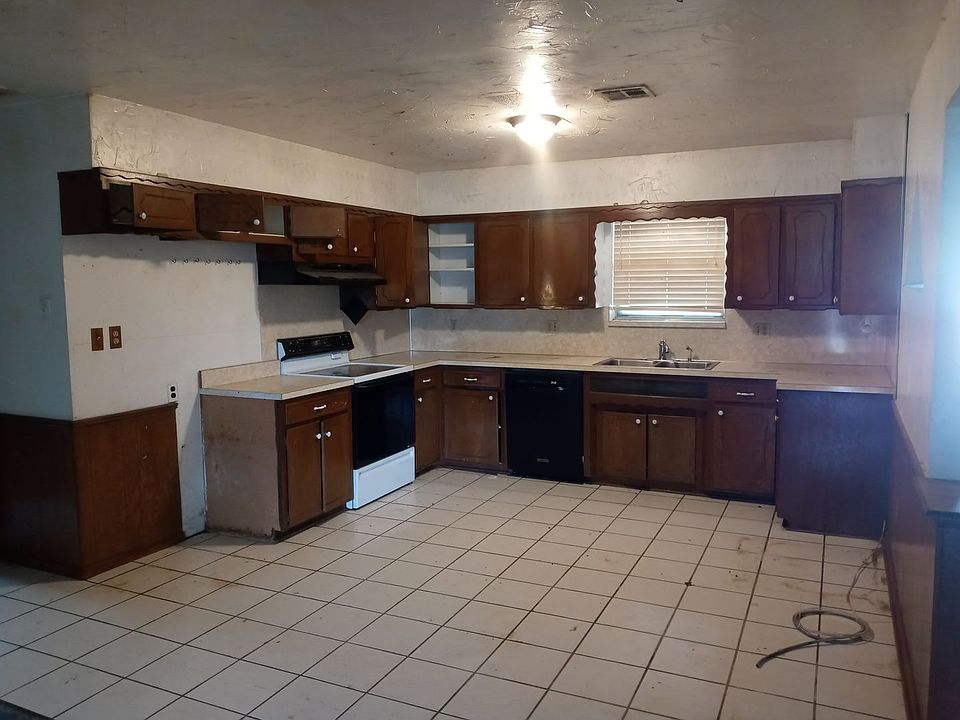 2nd image of 2109 Ridgewood Dr