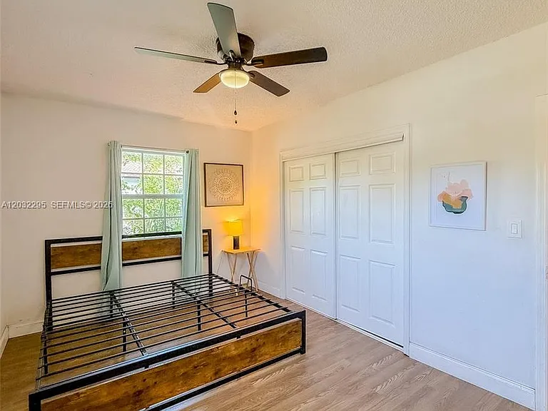 2740 Dewey St — Photo 7