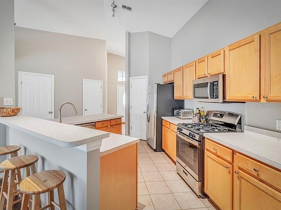 5th image of 250 Sir Phillips Dr