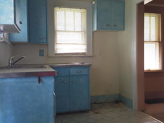 3rd image of 2814 Charles St