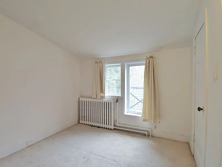 501 Gilmour St #4 — Photo 8