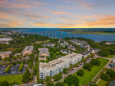 200 River Landing Dr #B204, Charleston, SC, 29492