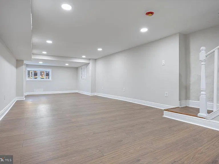 117 Collins Ave S — Photo 23