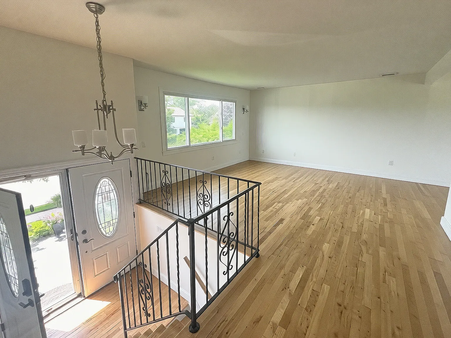 3 bed, 1970 sqft, $4,000 — Photo 3