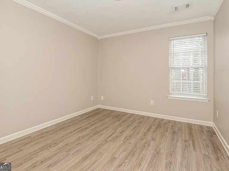 425 Village Bluff Dr — Photo 13