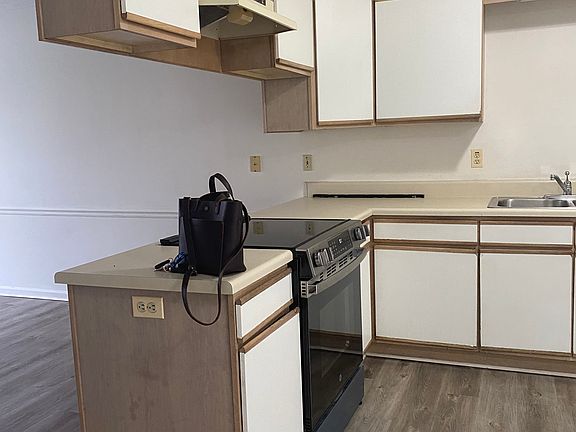 5th image of 900 11th St #904