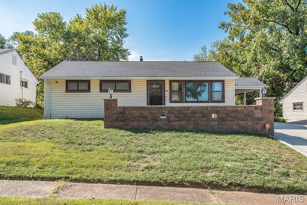 7812 Paddington Dr photo 1