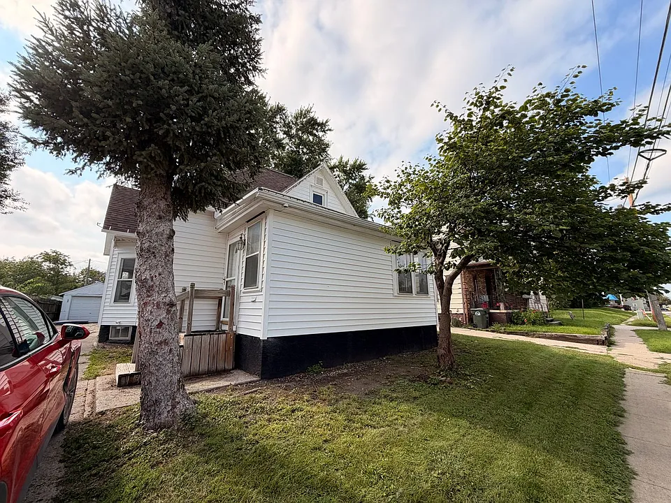 526 S 15th St