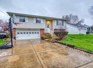 10025 N Spring Ln, Peoria, IL 61615