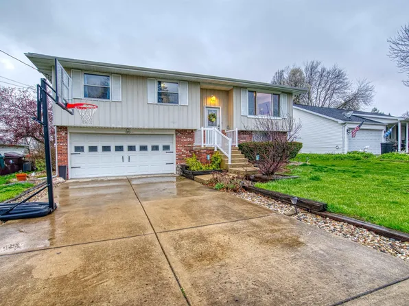 10025 N Spring Ln, Peoria, IL 61615