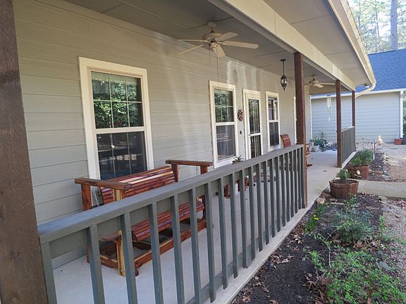 Entrance/covered porch