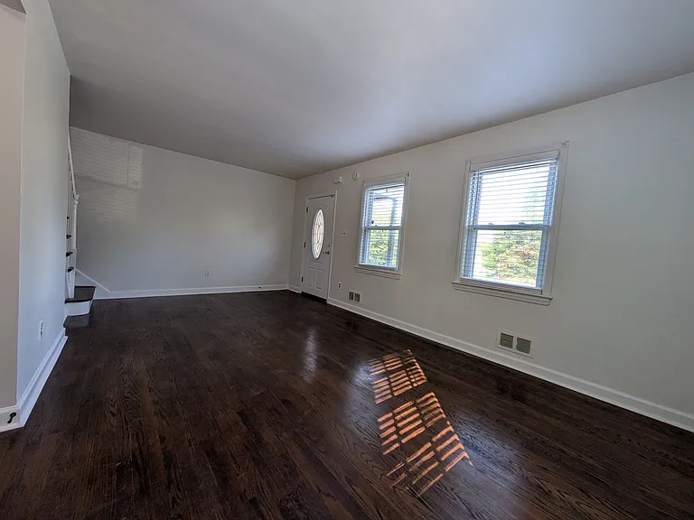 2322 Jameson St — Photo 3