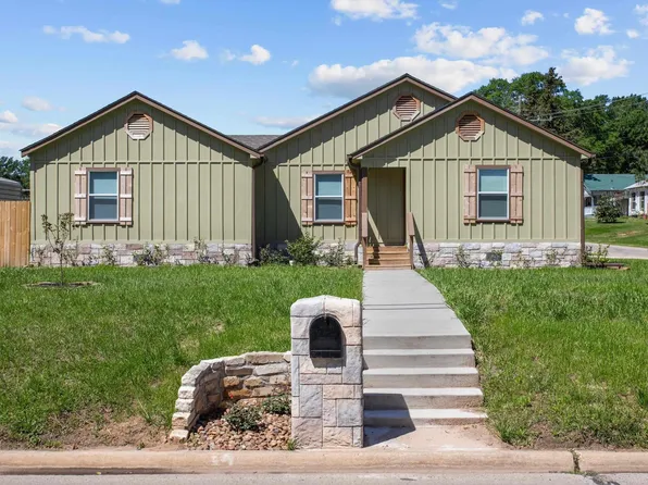 511 N 6th St, Crockett, TX 75835